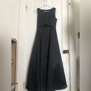 Night Scene California elegant black gown